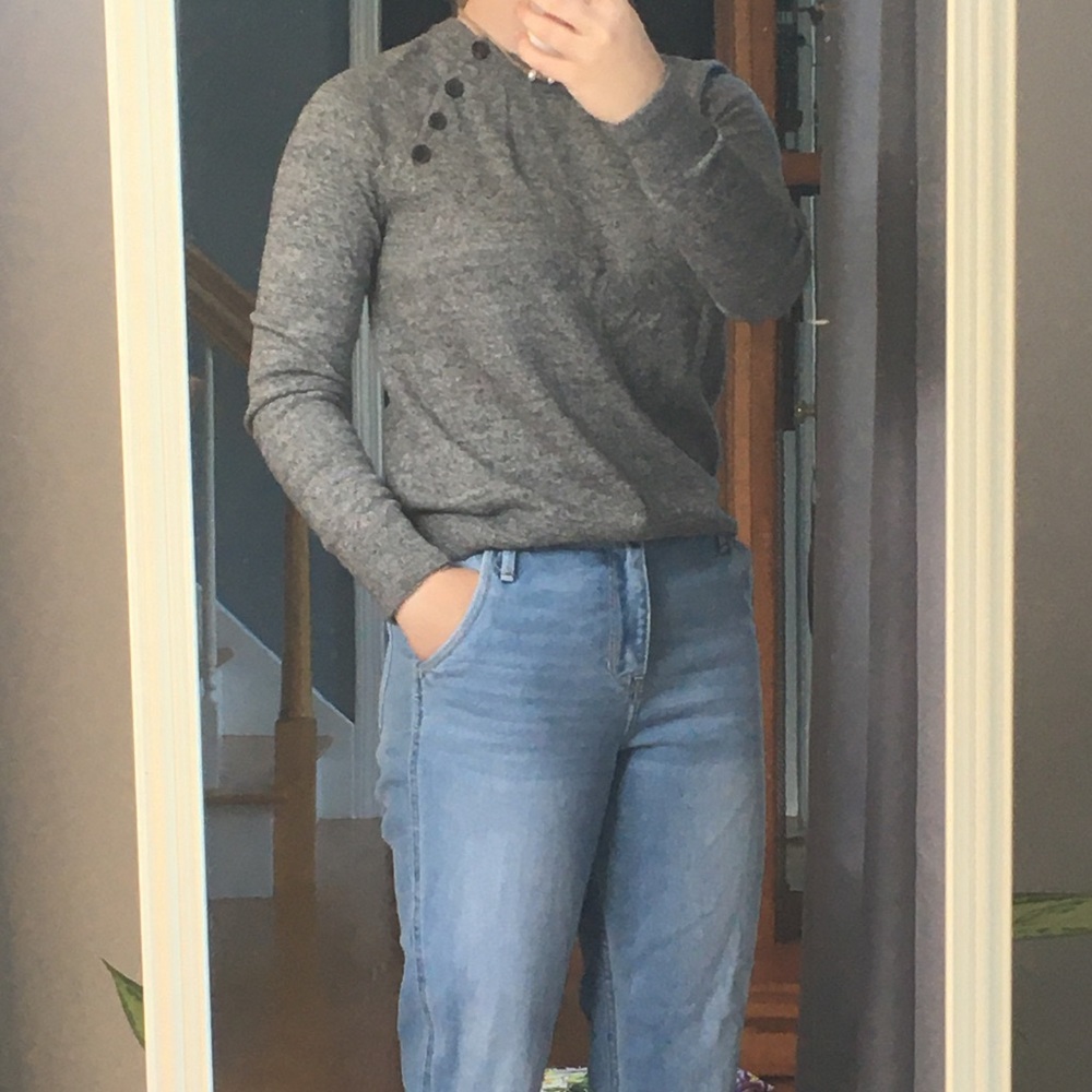 Grey long sleeve sweater